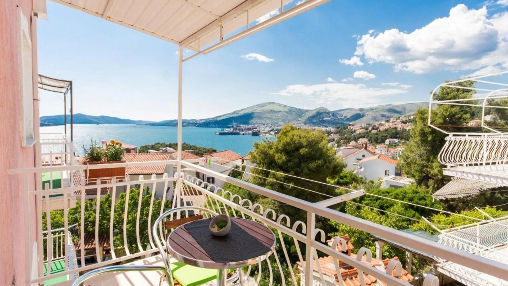Villa Stil - Studio Apartment With Balcony And Sea View 201 Trogir