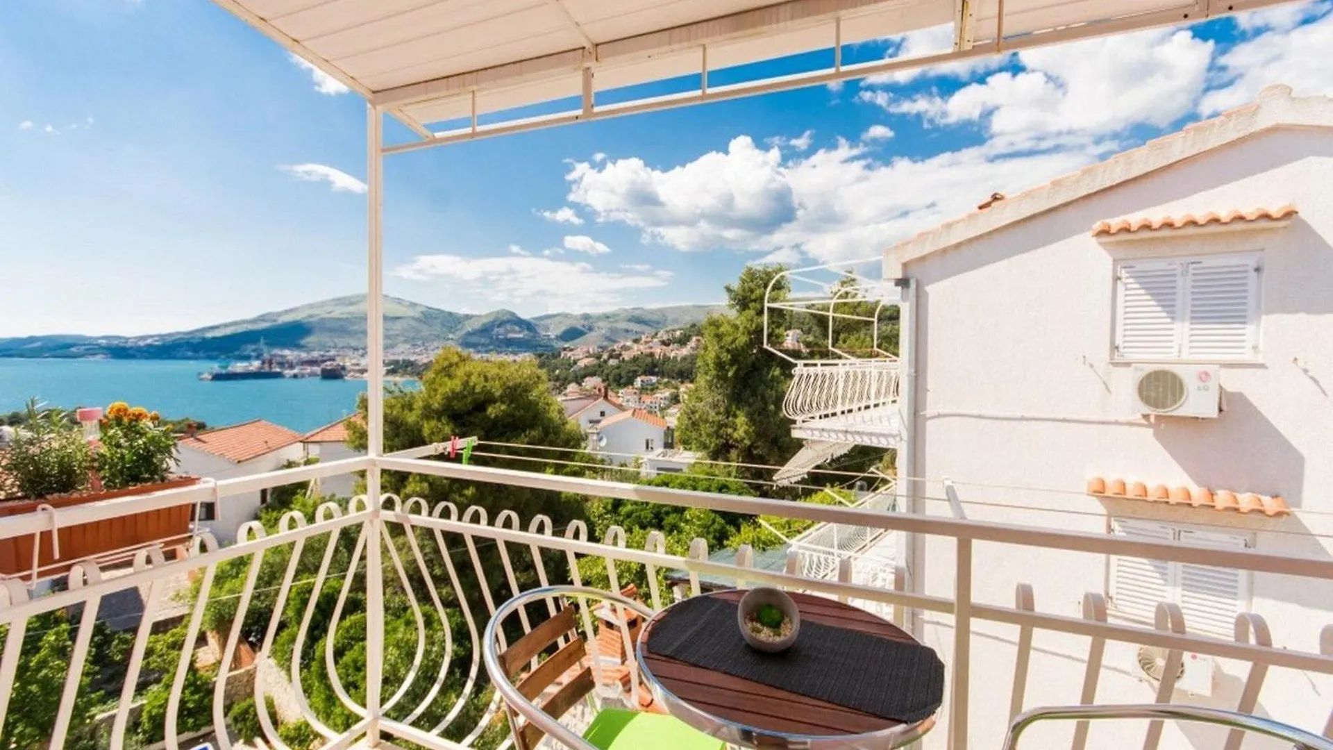 Villa Stil - Studio Apartment With Balcony And Sea View 201 Trogir 0*,  Croatia