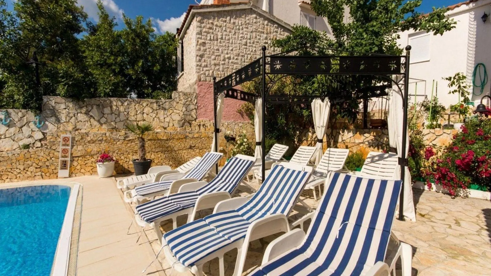 Villa Stil - Studio Apartment With Balcony And Sea View 201 Trogir