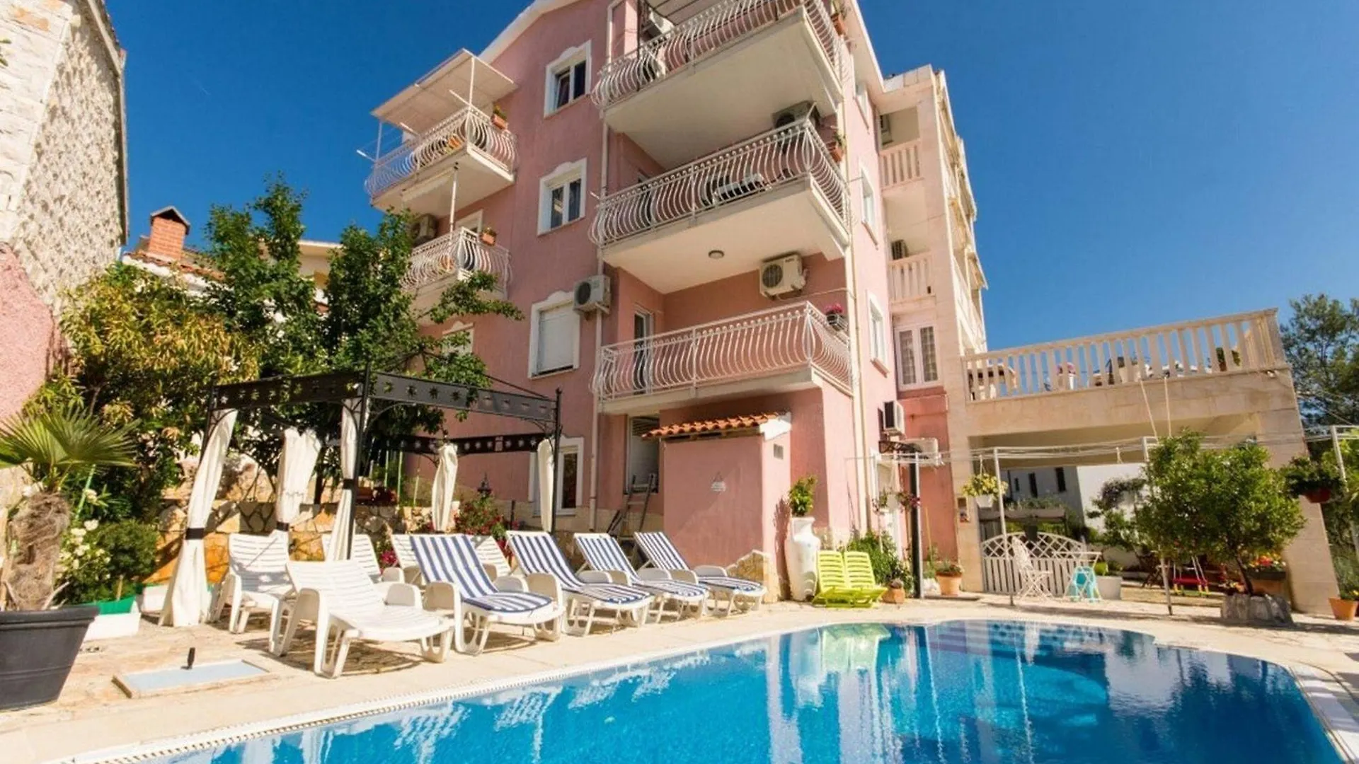 Villa Stil - Studio Apartment With Balcony And Sea View 201 Trogir