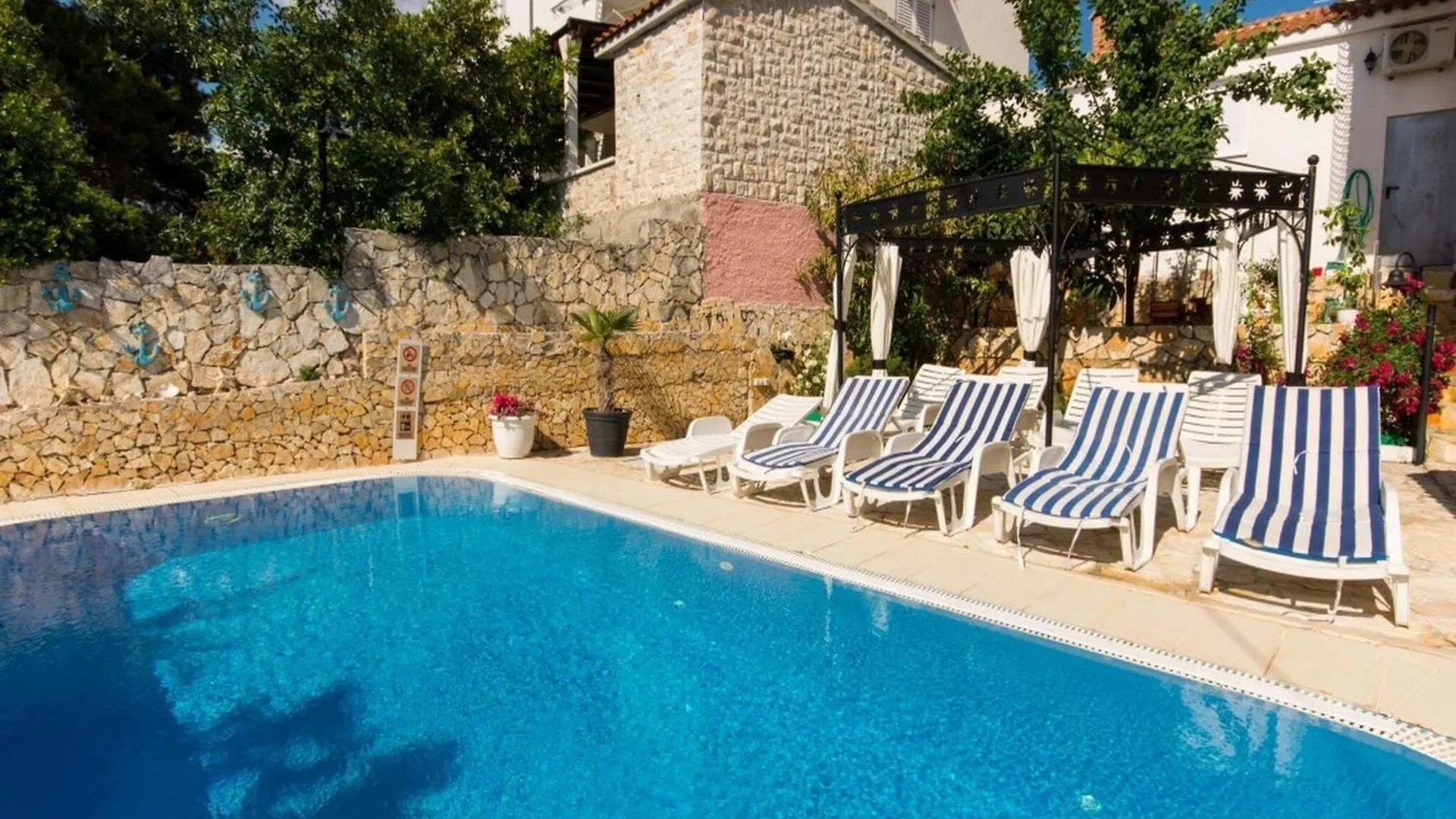 Villa Stil - Studio Apartment With Balcony And Sea View 201 Trogir