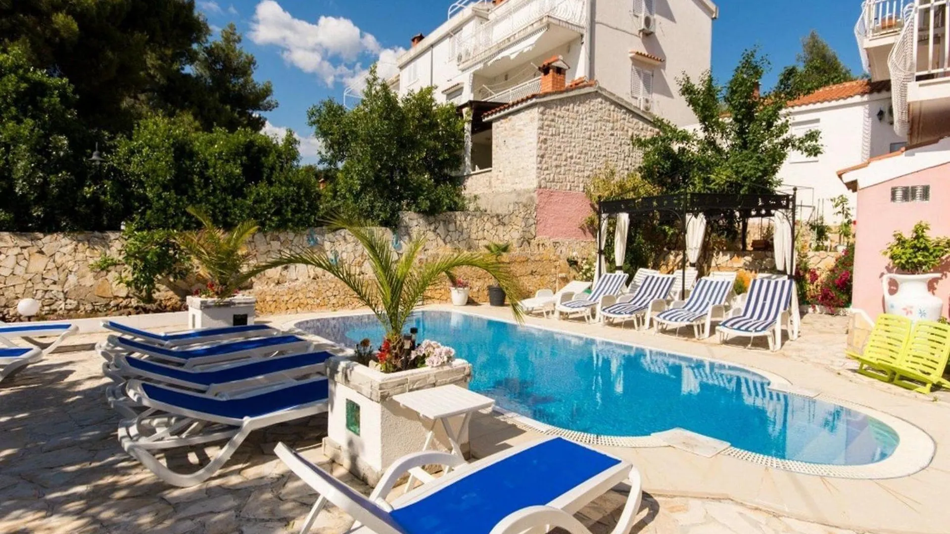 Villa Stil - Studio Apartment With Balcony And Sea View 201 Trogir
